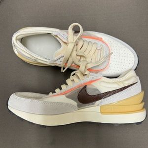 Nike brown / beige shoes